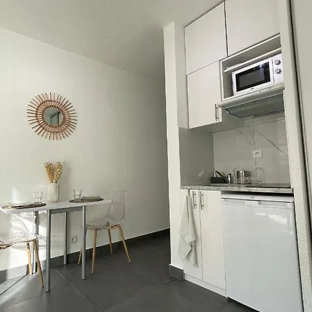 Apartment A Deux Pas De La *